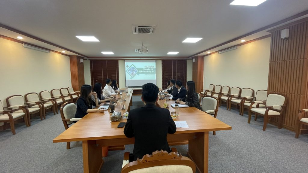 toa-dam-dinh-huong-phat-trien-cac-goi-dich-vu-tu-van-dau-tu-bac-dai-hoc-2