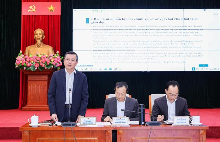 Thứ trưởng Nguyễn Văn Phúc, Thứ trưởng Phạm Ngọc Thưởng và Thứ trưởng Hoàng Minh Sơn chủ trì hội nghị