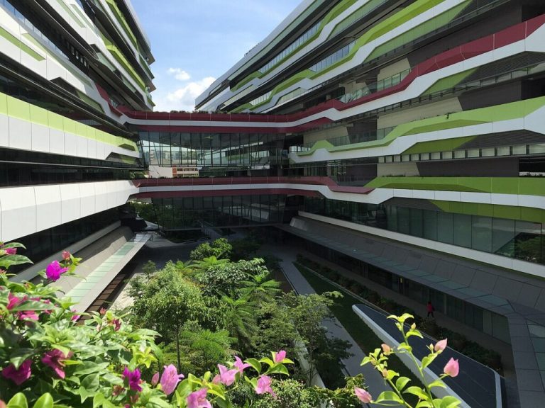 Ba nhóm nghề dẫn dắt thị trường lao động Singapore trong kỷ nguyên AI