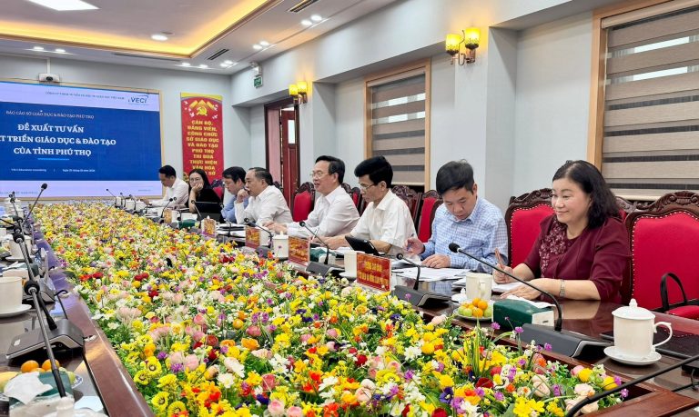 Trường Cao đẳng Cơ điện và Nông lâm Phú Thọ tham dự hội nghị tư vấn phát triển giáo dục và đào tạo tỉnh